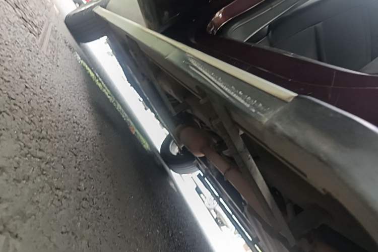 Used Baojun 560 2015 1.8L manual luxury version Left Side Sill
