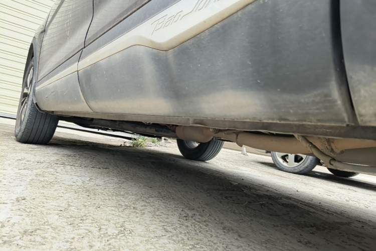 Used Baojun 560 2015 1.8L manual luxury version Left Side Sill