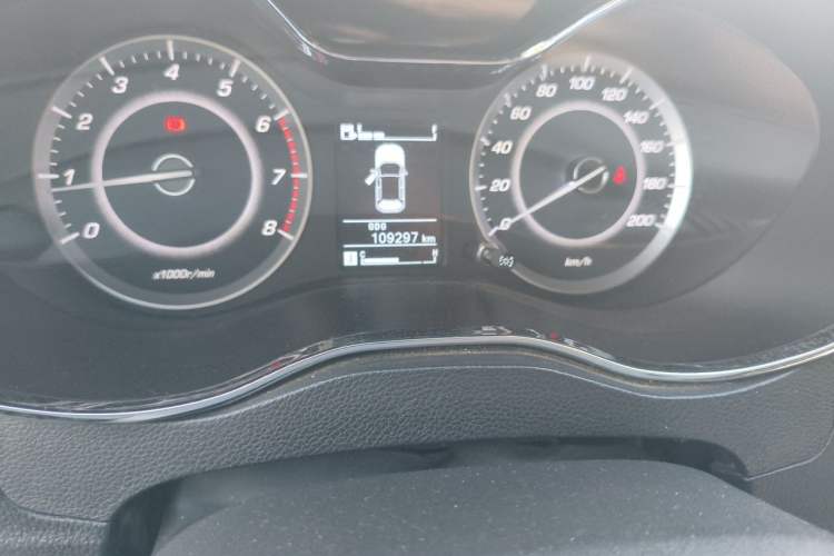 Used Baojun 560 2015 1.8L Manual Elite Edition Odometer Close Up