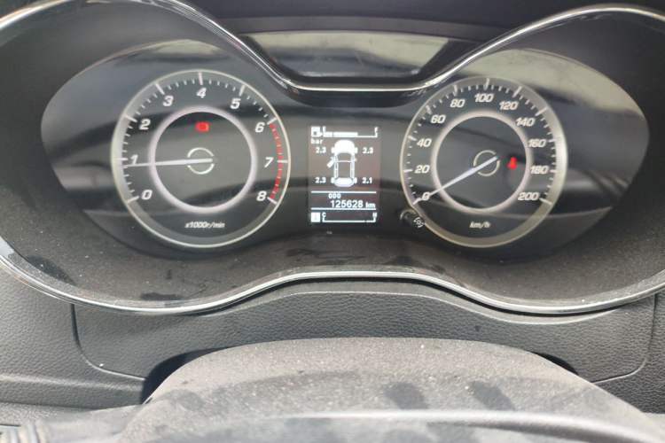 Used Baojun 560 2015 1.8L manual luxury version Odometer Close Up