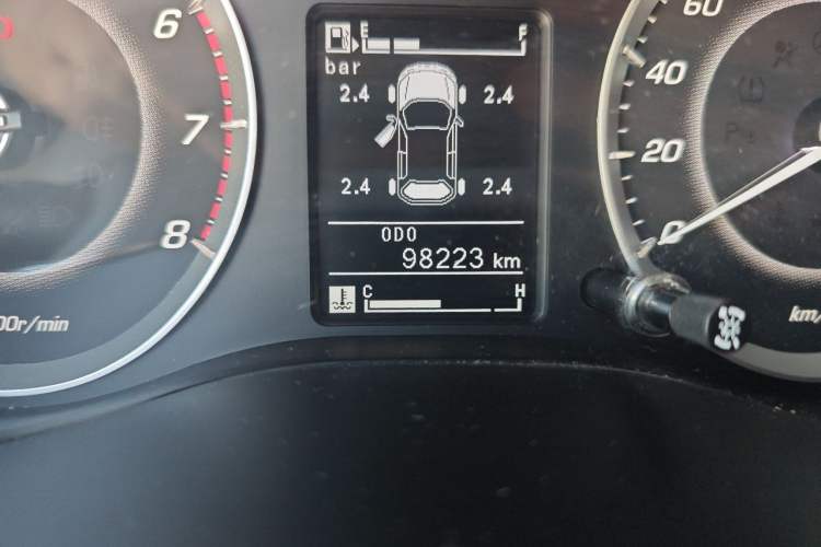 Used Baojun 560 2015 1.8L manual luxury version Odometer Close Up