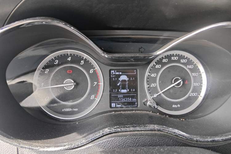 Used Baojun 560 2015 1.8L manual luxury version Odometer Close Up