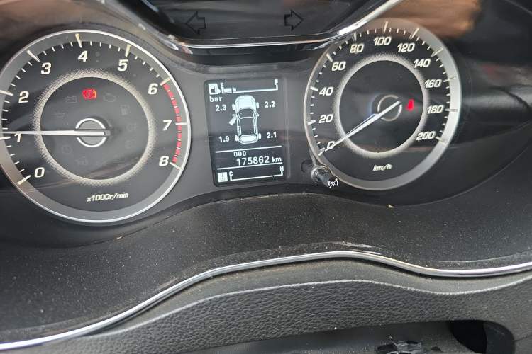 Used Baojun 560 2015 1.8L manual luxury version Odometer Close Up