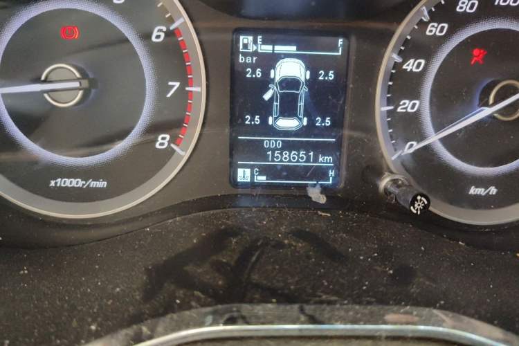 Used Baojun 560 2015 1.8L manual luxury version Odometer Close Up