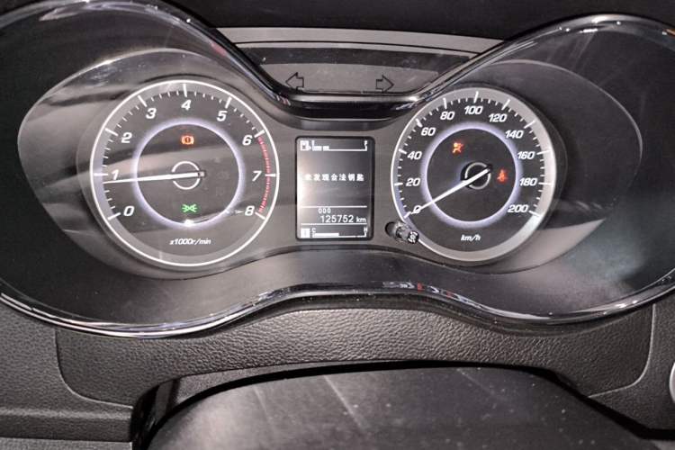 Used Baojun 560 2015 1.8L manual luxury version Odometer Close Up