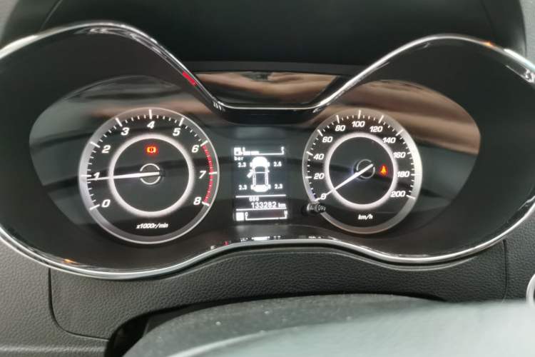 Used Baojun 560 2015 1.8L manual luxury version Odometer Close Up