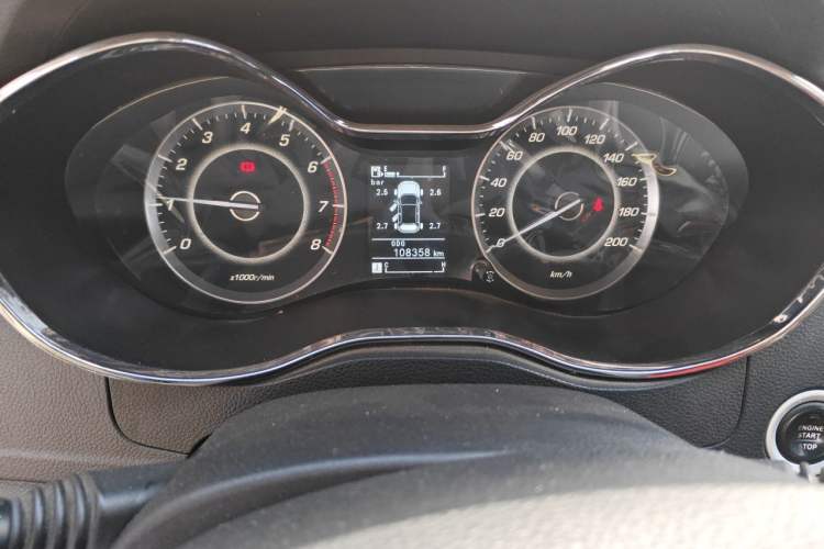 Used Baojun 560 2015 1.8L manual luxury version Odometer Close Up