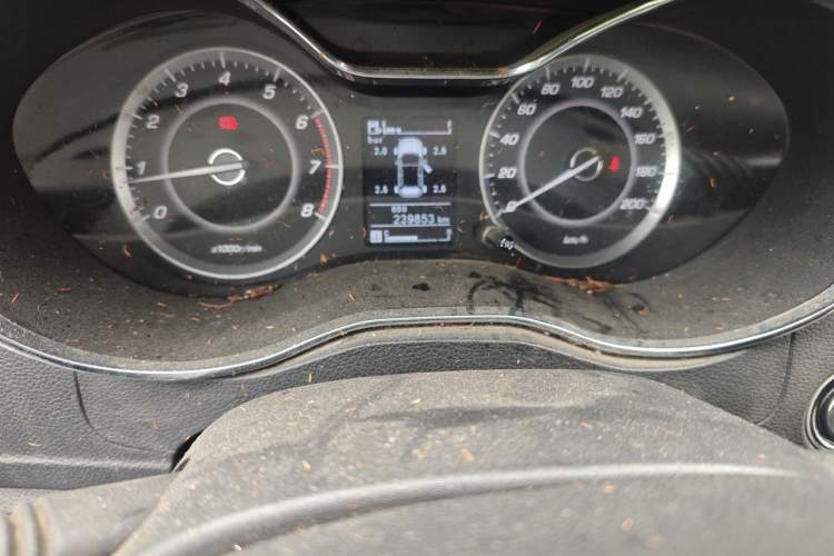 Used Baojun 560 2015 1.8L manual luxury version Odometer Close Up