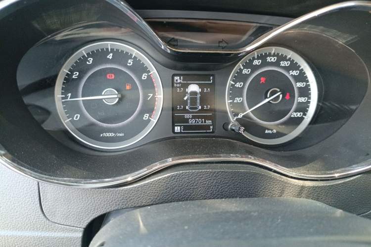 Used Baojun 560 2015 1.8L manual luxury version Odometer Close Up