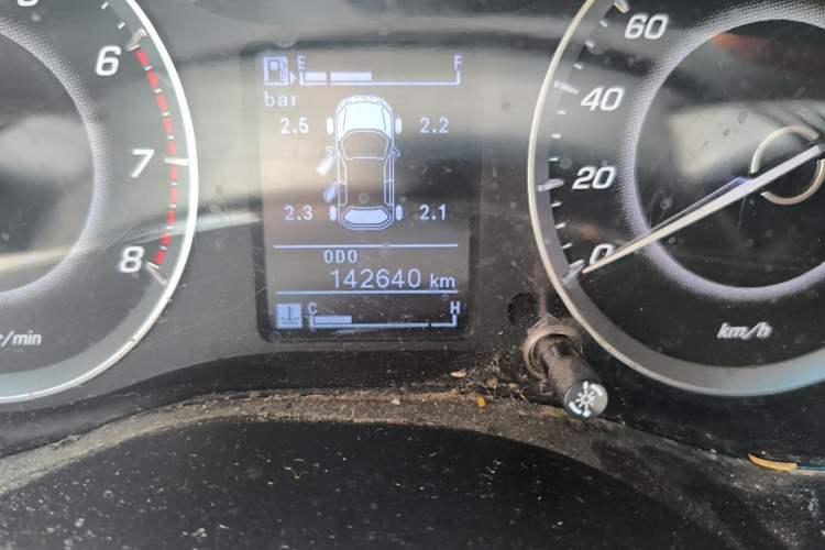 Used Baojun 560 2015 1.8L manual luxury version Odometer Close Up