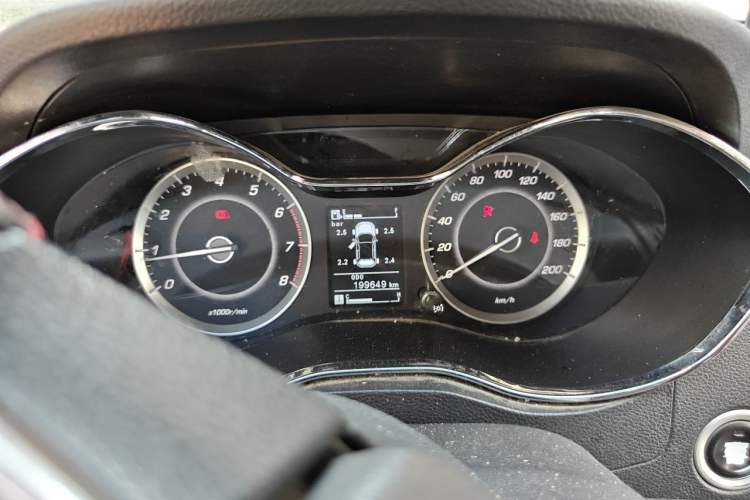 Used Baojun 560 2015 1.8L manual luxury version Odometer Close Up