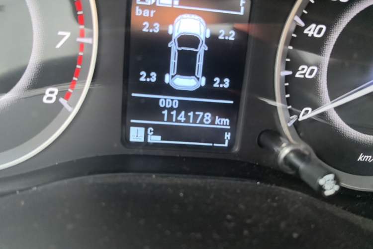 Used Baojun 560 2015 1.8L manual luxury version Odometer Close Up