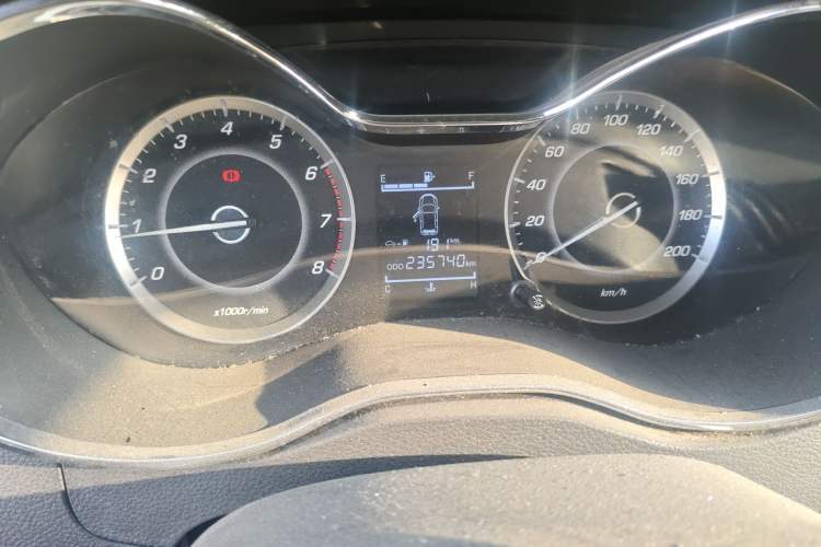 Used Baojun 560 2015 1.8L manual Comfort trim level Odometer Close Up
