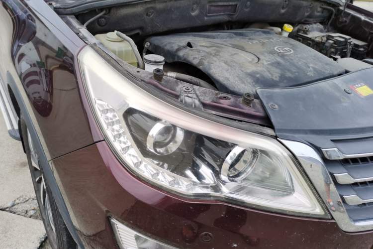 Used Baojun 560 2015 1.8L manual luxury version Right Front Headlight