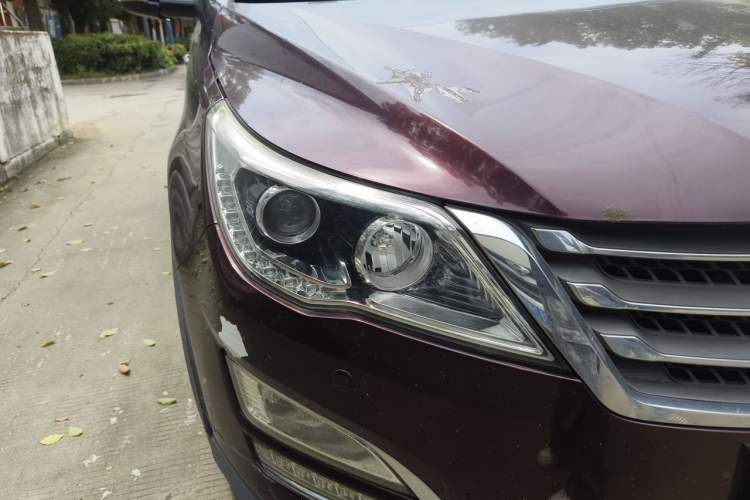Used Baojun 560 2015 1.8L manual luxury version Right Front Headlight