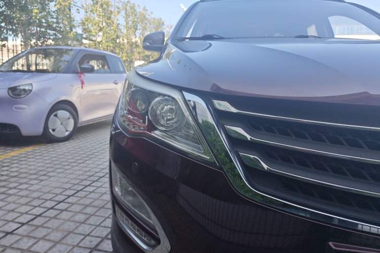 Used Baojun 560 2015 1.8L manual luxury version Right Front Headlight