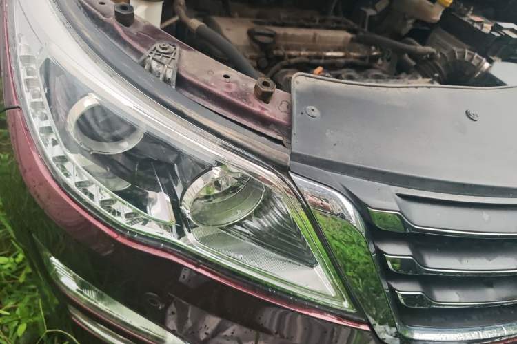 Used Baojun 560 2015 1.8L manual luxury version Right Front Headlight