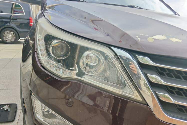 Used Baojun 560 2015 1.8L manual luxury version Right Front Headlight