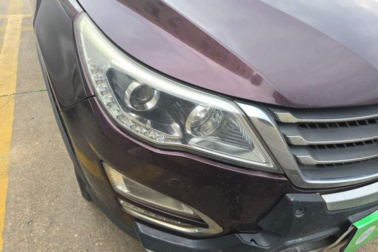 Used Baojun 560 2015 1.8L manual luxury version Right Front Headlight