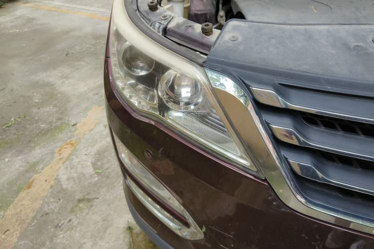 Used Baojun 560 2015 1.8L manual luxury version Right Front Headlight