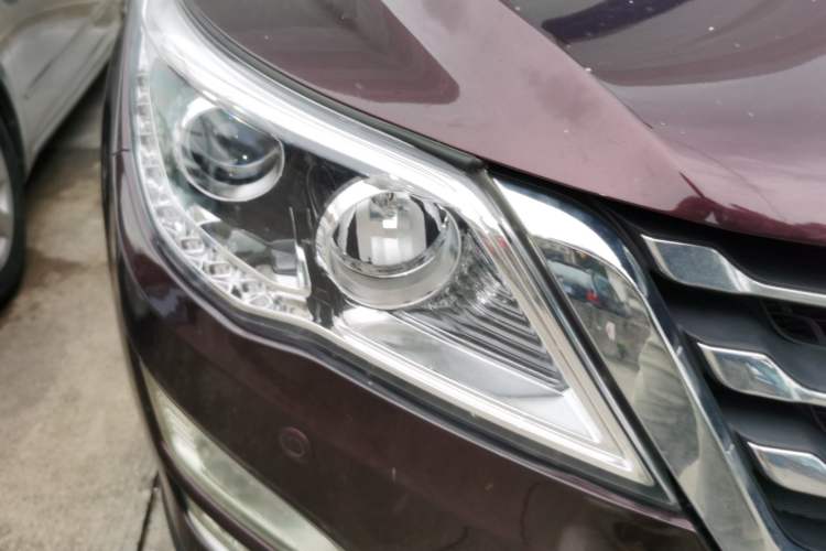 Used Baojun 560 2015 1.8L manual luxury version Right Front Headlight