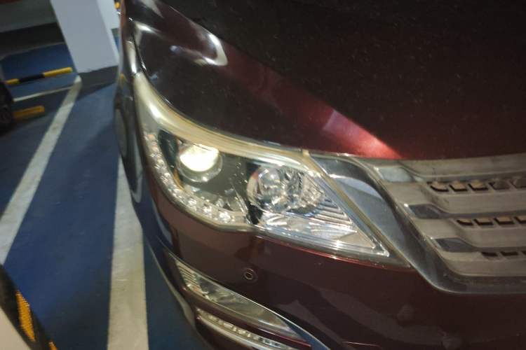 Used Baojun 560 2015 1.8L manual luxury version Right Front Headlight