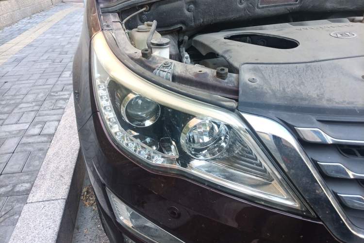 Used Baojun 560 2015 1.8L manual luxury version Right Front Headlight