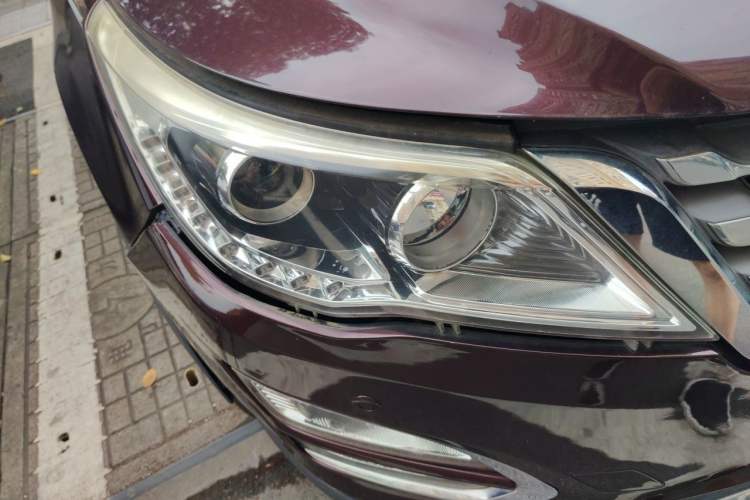 Used Baojun 560 2015 1.8L manual luxury version Right Front Headlight