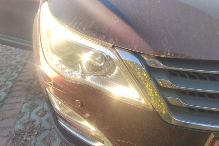 Used Baojun 560 2015 1.8L manual luxury version Right Front Headlight