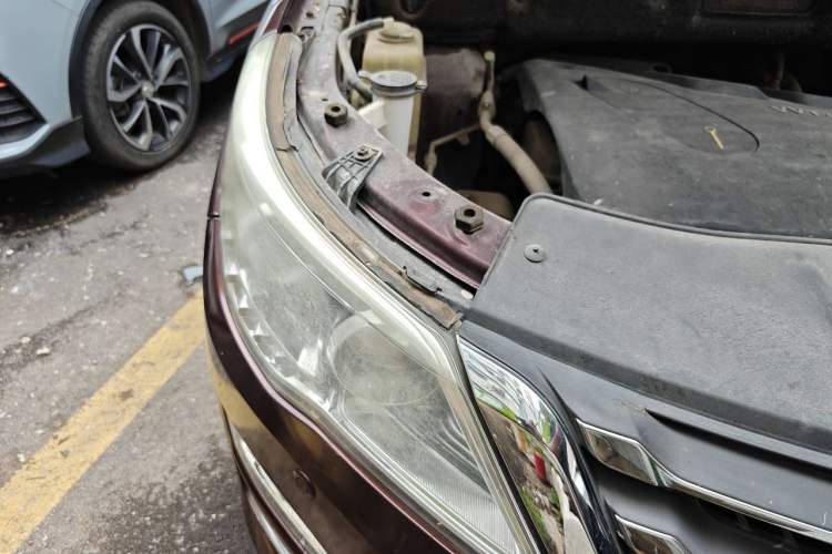 Used Baojun 560 2015 1.8L manual luxury version Right Front Headlight