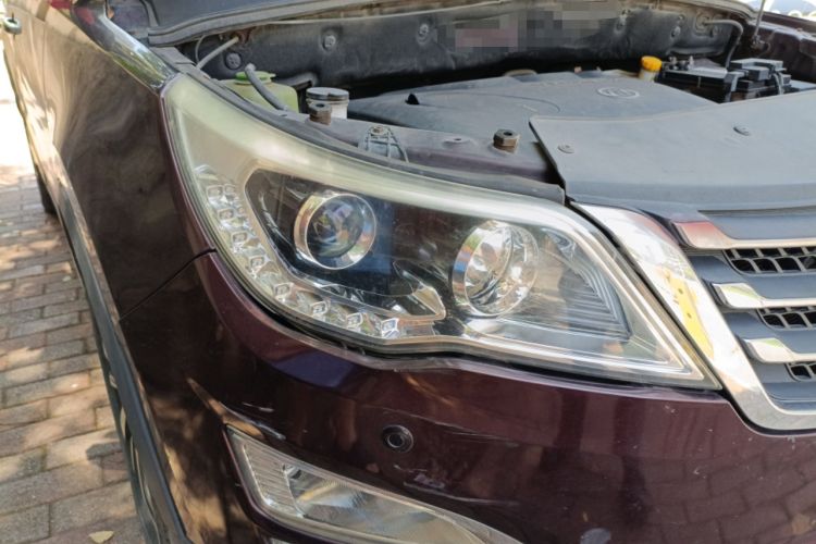 Used Baojun 560 2015 1.8L manual luxury version Right Front Headlight