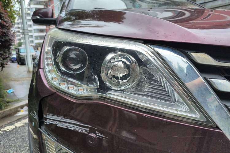 Used Baojun 560 2015 1.8L manual luxury version Right Front Headlight