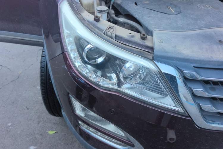 Used Baojun 560 2015 1.8L manual luxury version Right Front Headlight