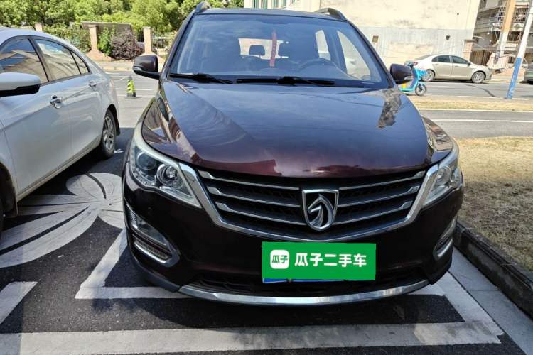 Used Baojun 560 2015 1.8L manual luxury version Right Front Headlight