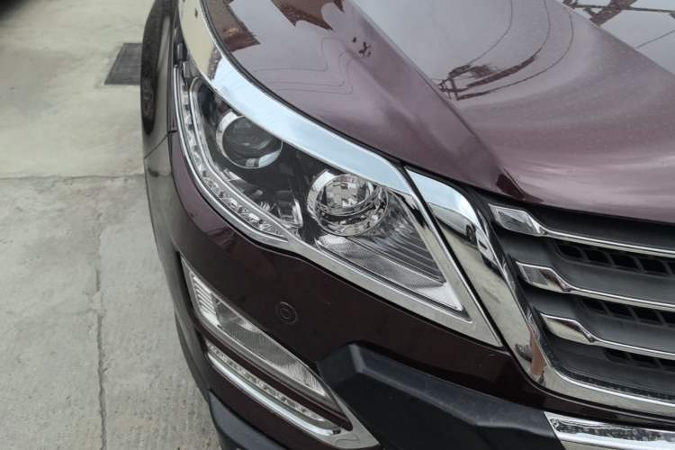 Used Baojun 560 2015 1.8L manual luxury version Right Front Headlight