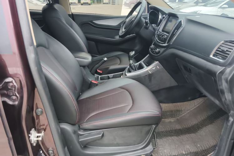 Used Baojun 560 2015 1.8L manual luxury version Right Front Seat