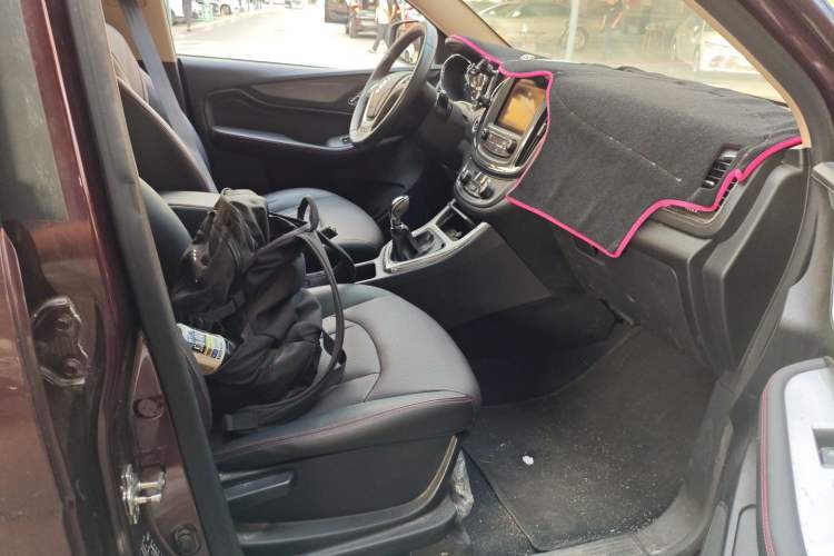 Used Baojun 560 2015 1.8L manual luxury version Right Front Seat
