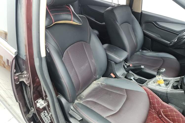 Used Baojun 560 2015 1.8L manual luxury version Right Front Seat