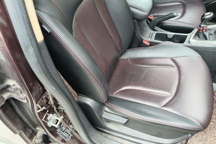 Used Baojun 560 2015 1.8L manual luxury version Right Front Seat