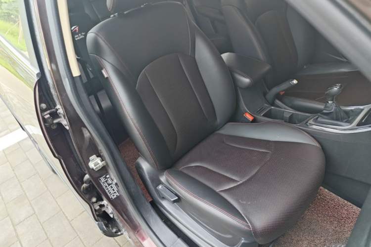 Used Baojun 560 2015 1.8L manual luxury version Right Front Seat