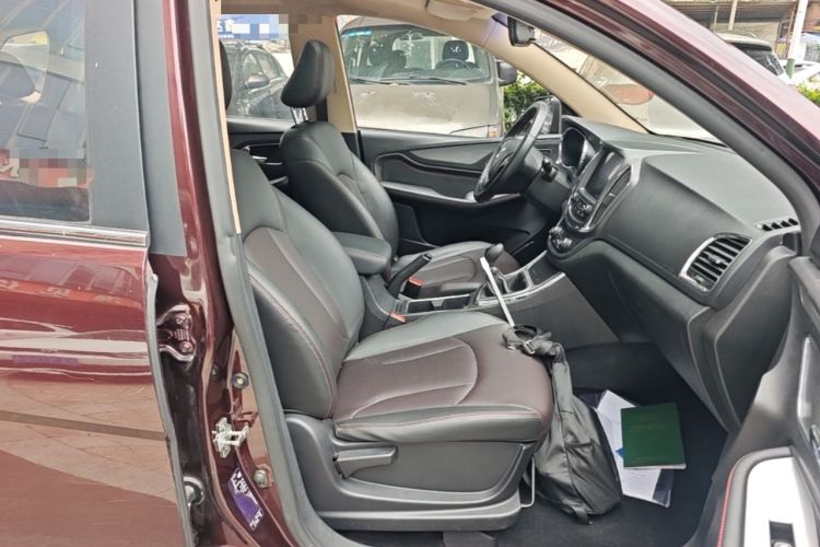 Used Baojun 560 2015 1.8L manual luxury version Right Front Seat