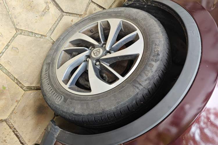 Used Baojun 560 2015 1.8L manual luxury version Right Front Wheel Hub
