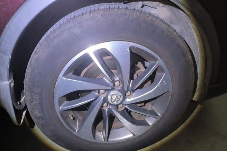 Used Baojun 560 2015 1.8L manual luxury version Right Front Wheel Hub