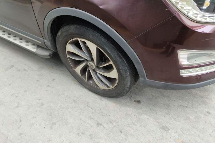 Used Baojun 560 2015 1.8L manual luxury version Right Front Wheel Hub