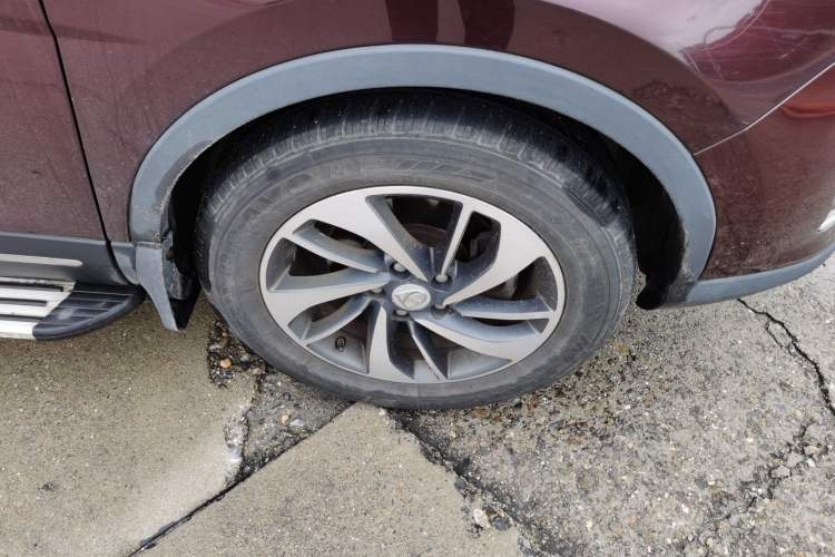 Used Baojun 560 2015 1.8L manual luxury version Right Front Wheel Hub