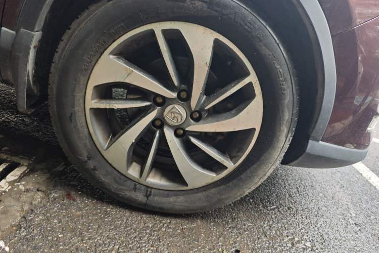 Used Baojun 560 2015 1.8L manual luxury version Right Front Wheel Hub