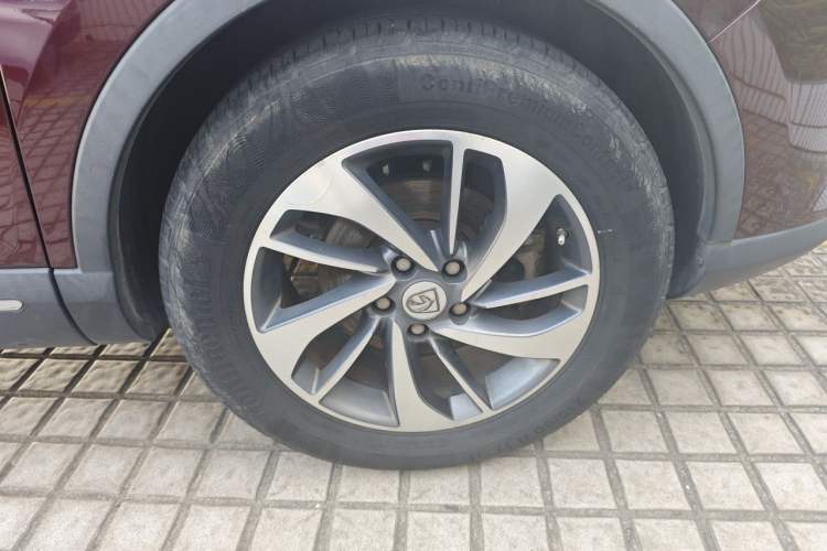 Used Baojun 560 2015 1.8L manual luxury version Right Front Wheel Hub