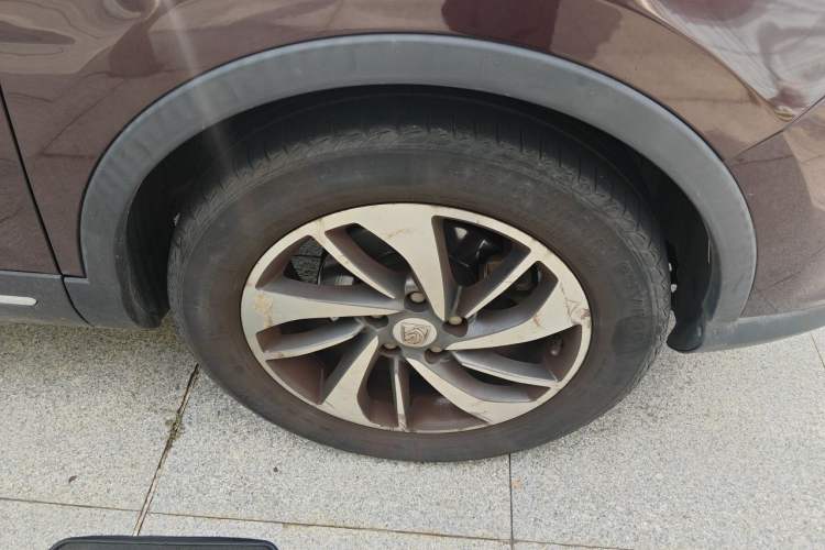Used Baojun 560 2015 1.8L manual luxury version Right Front Wheel Hub