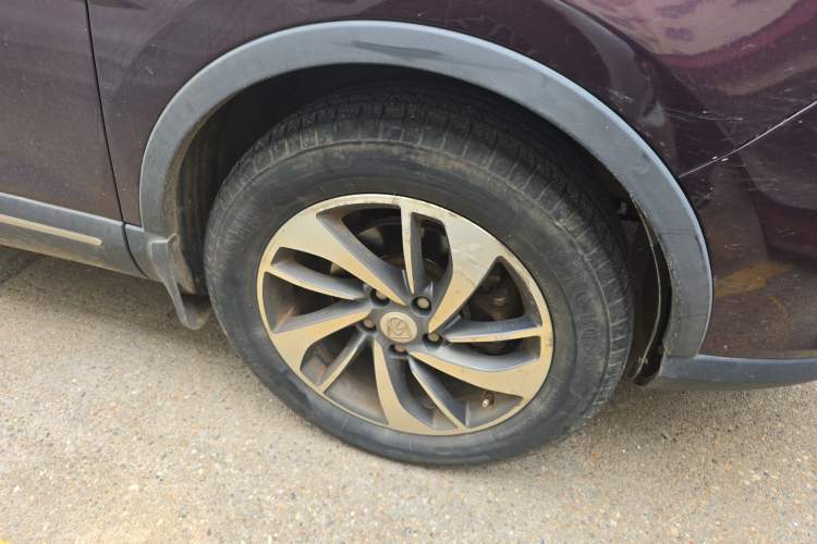 Used Baojun 560 2015 1.8L manual luxury version Right Front Wheel Hub