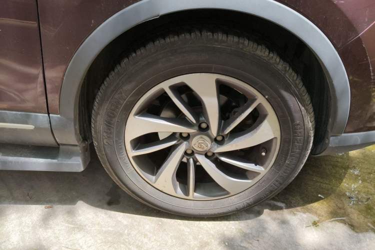 Used Baojun 560 2015 1.8L manual luxury version Right Front Wheel Hub